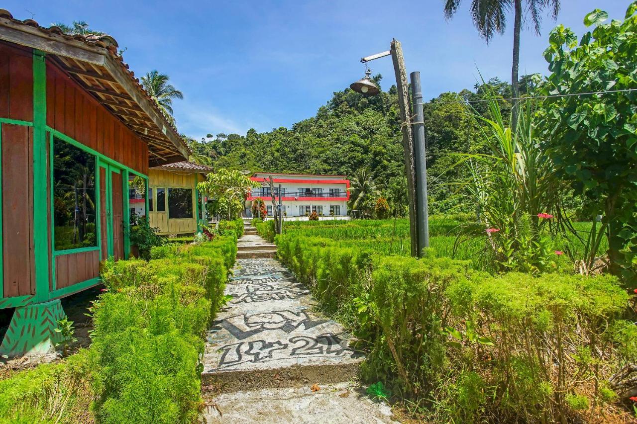 Oyo 2246 Anjung Bang Oking Hotel & Resort Pasarpulaupisang Экстерьер фото