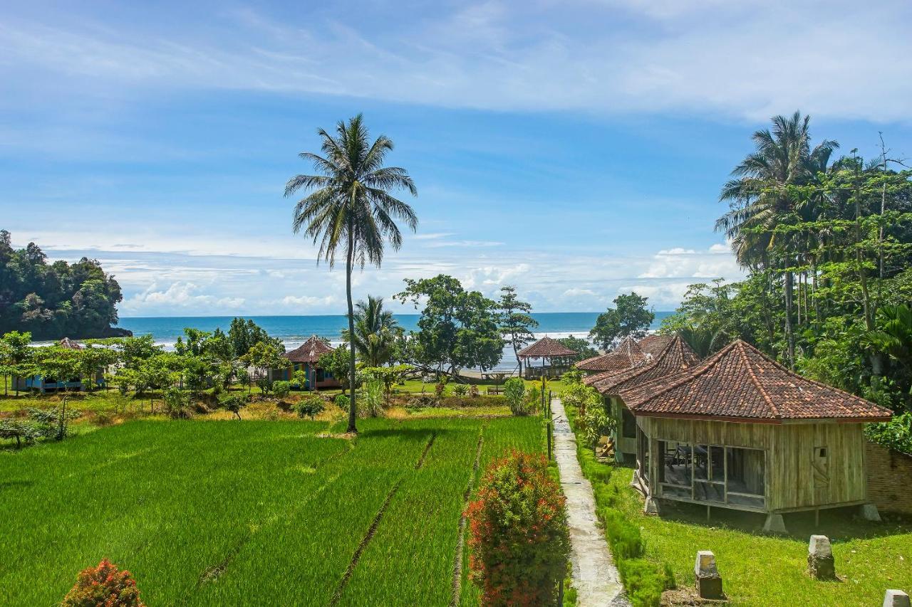 Oyo 2246 Anjung Bang Oking Hotel & Resort Pasarpulaupisang Экстерьер фото